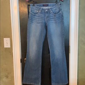 Levi’s 528 curvy cut low rise jeans size 7